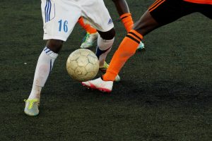 Lesão no quadril e coxa durante a partida de futebol Veja o que fazer