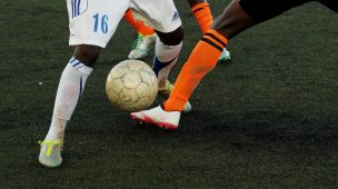 Lesão no quadril e coxa durante a partida de futebol Veja o que fazer